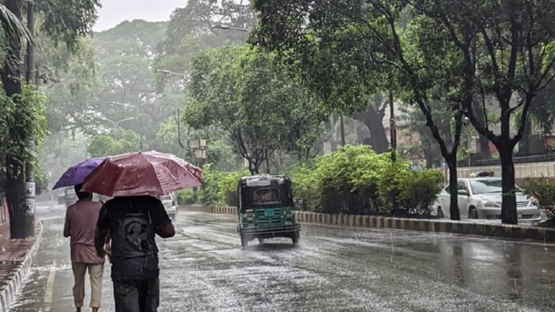 ছুটির দিনের সকালে বৃষ্টিতে ভিজল রাজধানী, ৫ দিন যেমন থাকবে আবহাওয়া