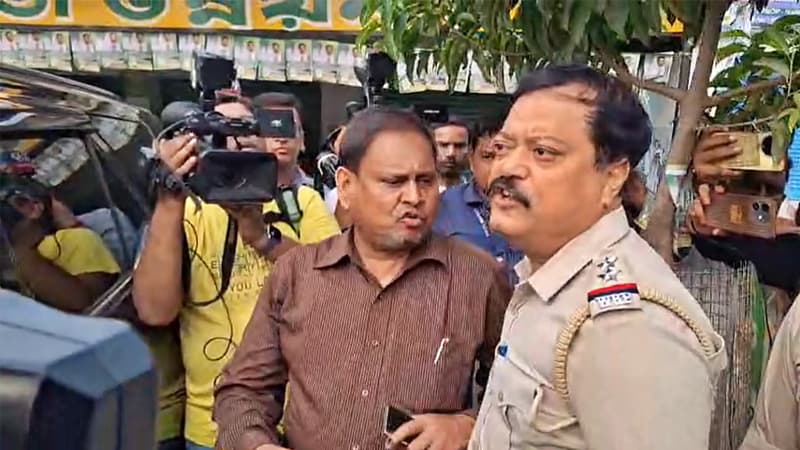 পশ্চিমবঙ্গে বাবরি মসজিদ নির্মাণের ঘোষণা দেয়া সেই হুমায়ুন গ্রেফতার পশ্চিমবঙ্গে বাবরি মসজিদ নির্মাণের ঘোষণা দেয়া সেই হুমায়ুন গ্রেফতার