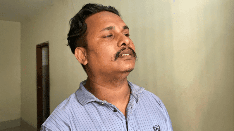 শ্রেণিকক্ষে ঢুকে ষষ্ঠ শ্রেণির ছাত্রকে আছাড়, অভিভাবক আটক শ্রেণিকক্ষে ঢুকে ষষ্ঠ শ্রেণির ছাত্রকে আছাড়, অভিভাবক আটক