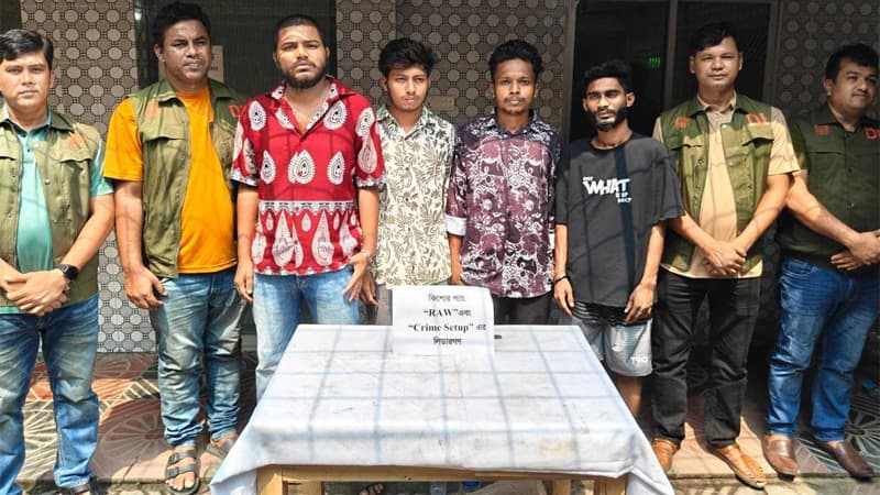কুমিল্লায় কিশোর গ্যাং ‘RAW’ ও ‘Crime Setup’ ৪ মূলহোতা গ্রেফতার কুমিল্লায় কিশোর গ্যাং ‘RAW’ ও ‘Crime Setup’ ৪ মূলহোতা গ্রেফতার