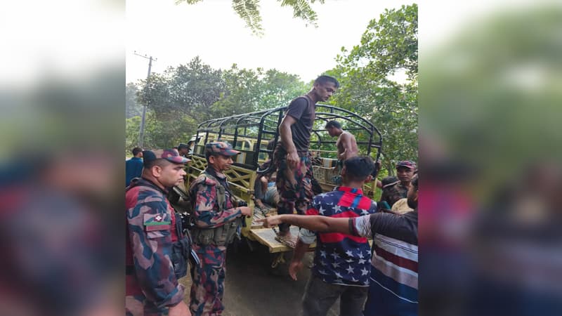 বান্দরবানের থানচিতে চাঁদের গাড়ি উল্টে ২ পর্যটক নিহত বান্দরবানের থানচিতে চাঁদের গাড়ি উল্টে ২ পর্যটক নিহত