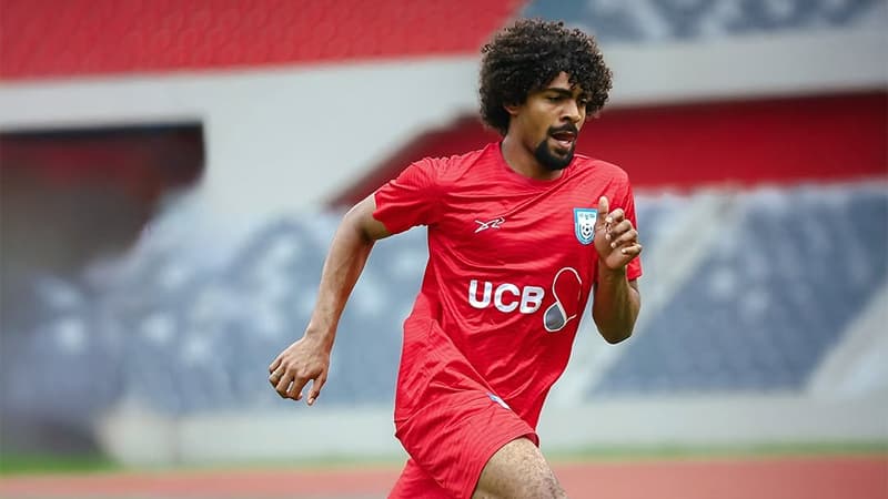 গাজার শিশুদের সহায়তায় হামজার দাতব্য নিলাম গাজার শিশুদের সহায়তায় হামজার দাতব্য নিলাম